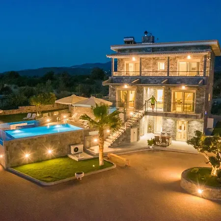 Queens Villas Sissi